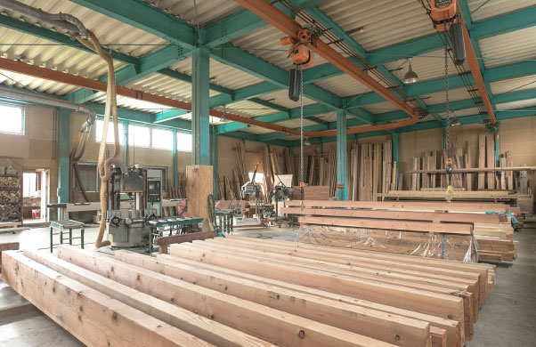 広い自社作業場で加工作業が可能