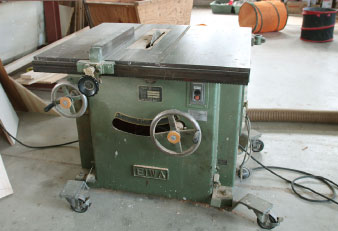 軸傾斜丸のこ盤