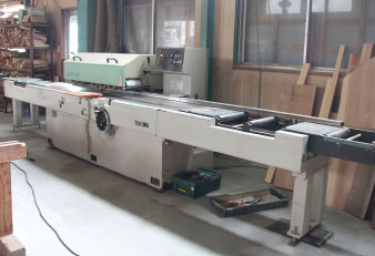 自動直角二面かんな盤